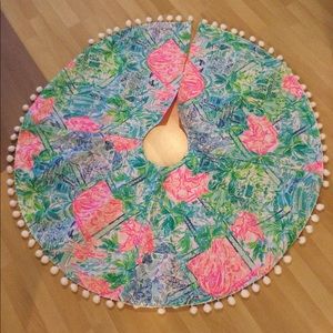 Lilly Pulitzer Christmas tree shirt, nwot.  Excellent condition.